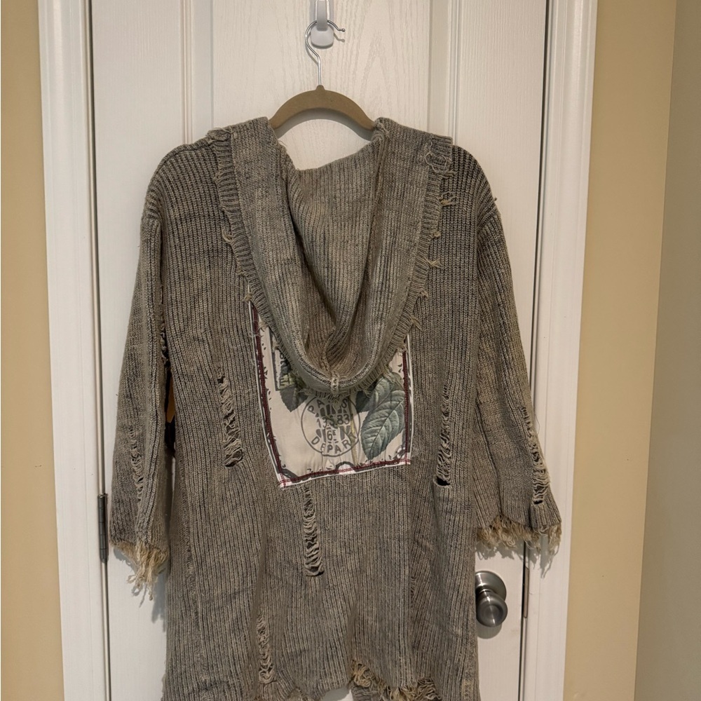 Stylish Distressed Gray Women's Cardigan - Picture 2 of 5